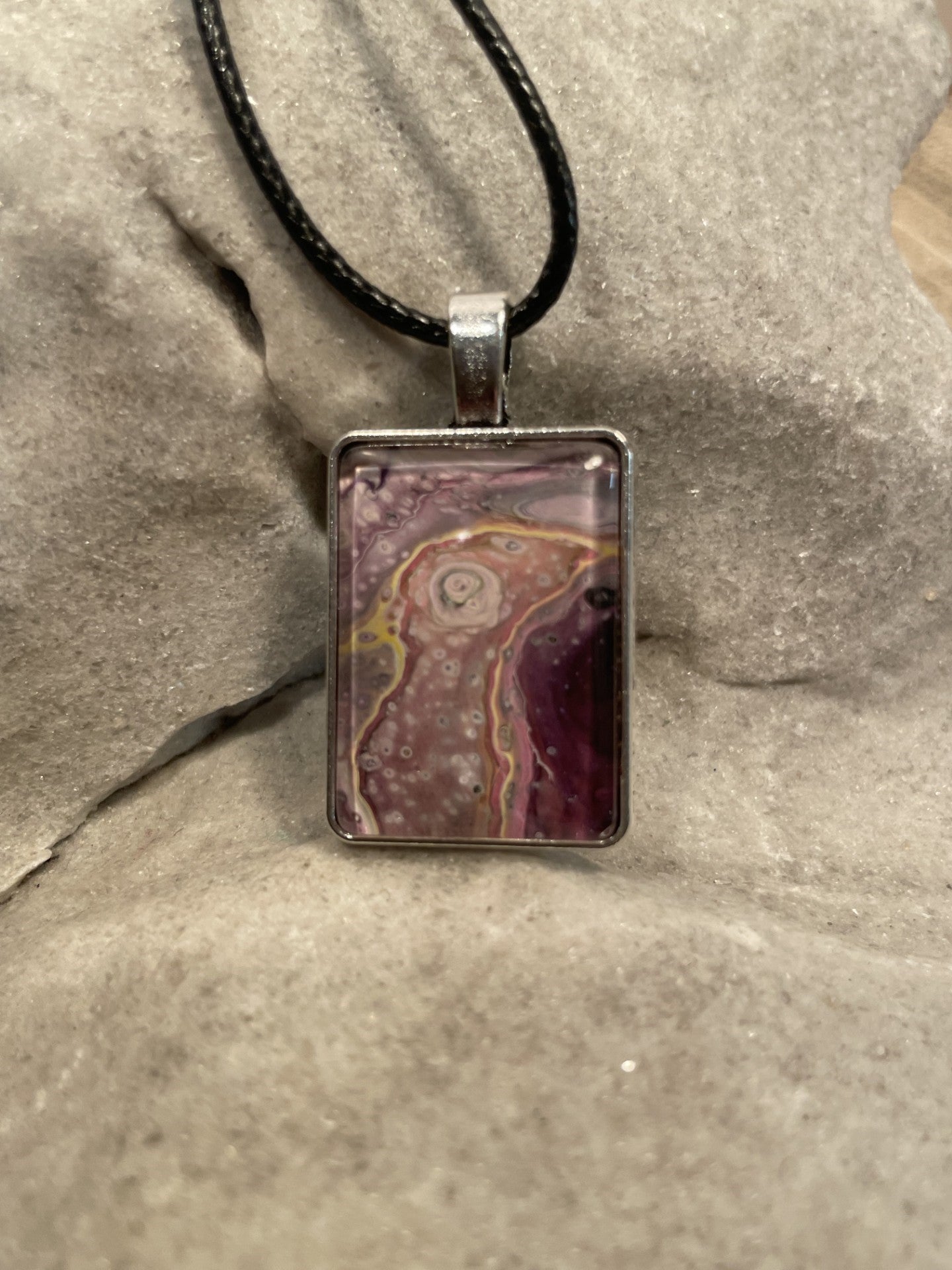 Pendant necklace rectangular bird pattern