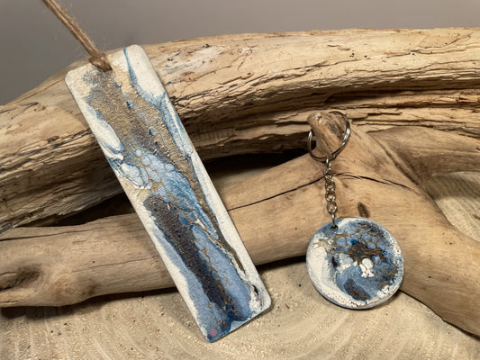 Wooden bookmark and keychain set