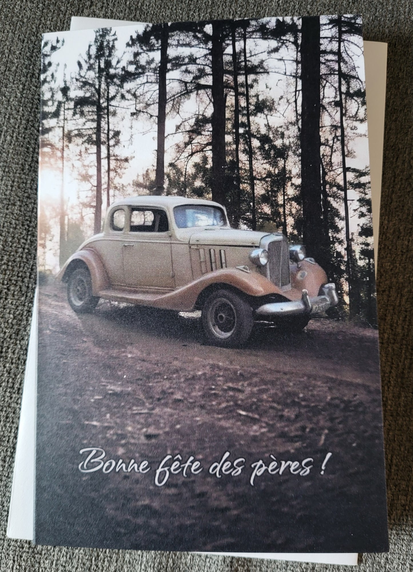 Bonne fête des pères - Voiture antique en nature