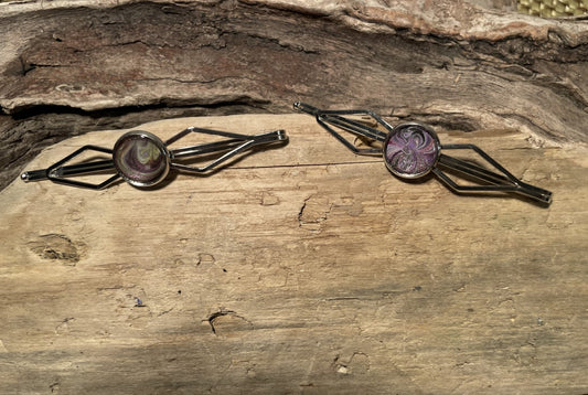 Two hair clips with a cabochon shade of mauve