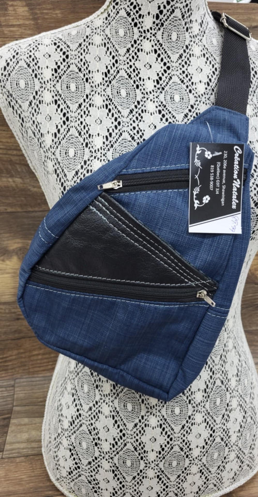 Petit sac poitrine en toile effet jeans et véritable cuir noir