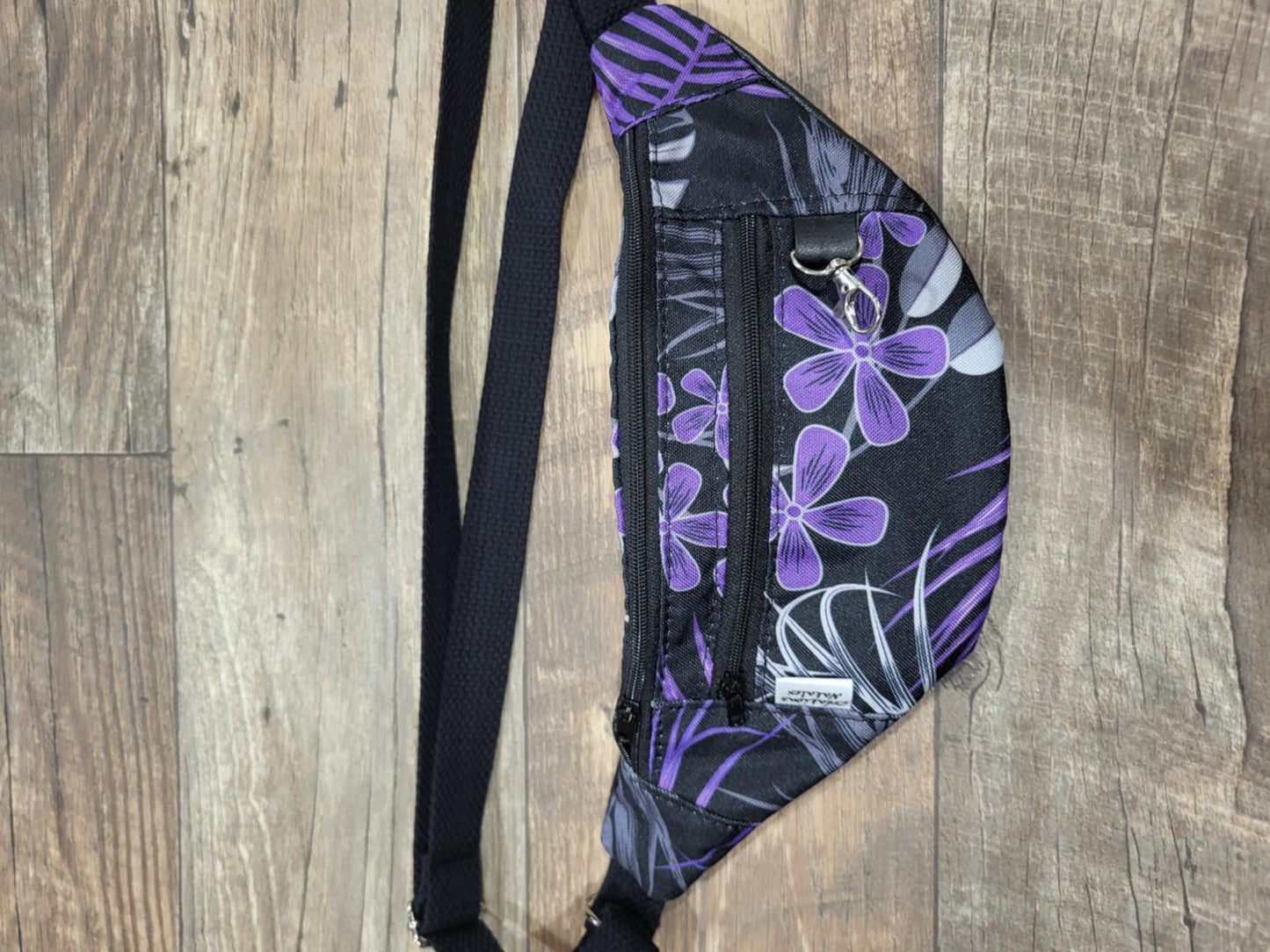 Sac banane en toile noire fleurs violettes et cuir véritable