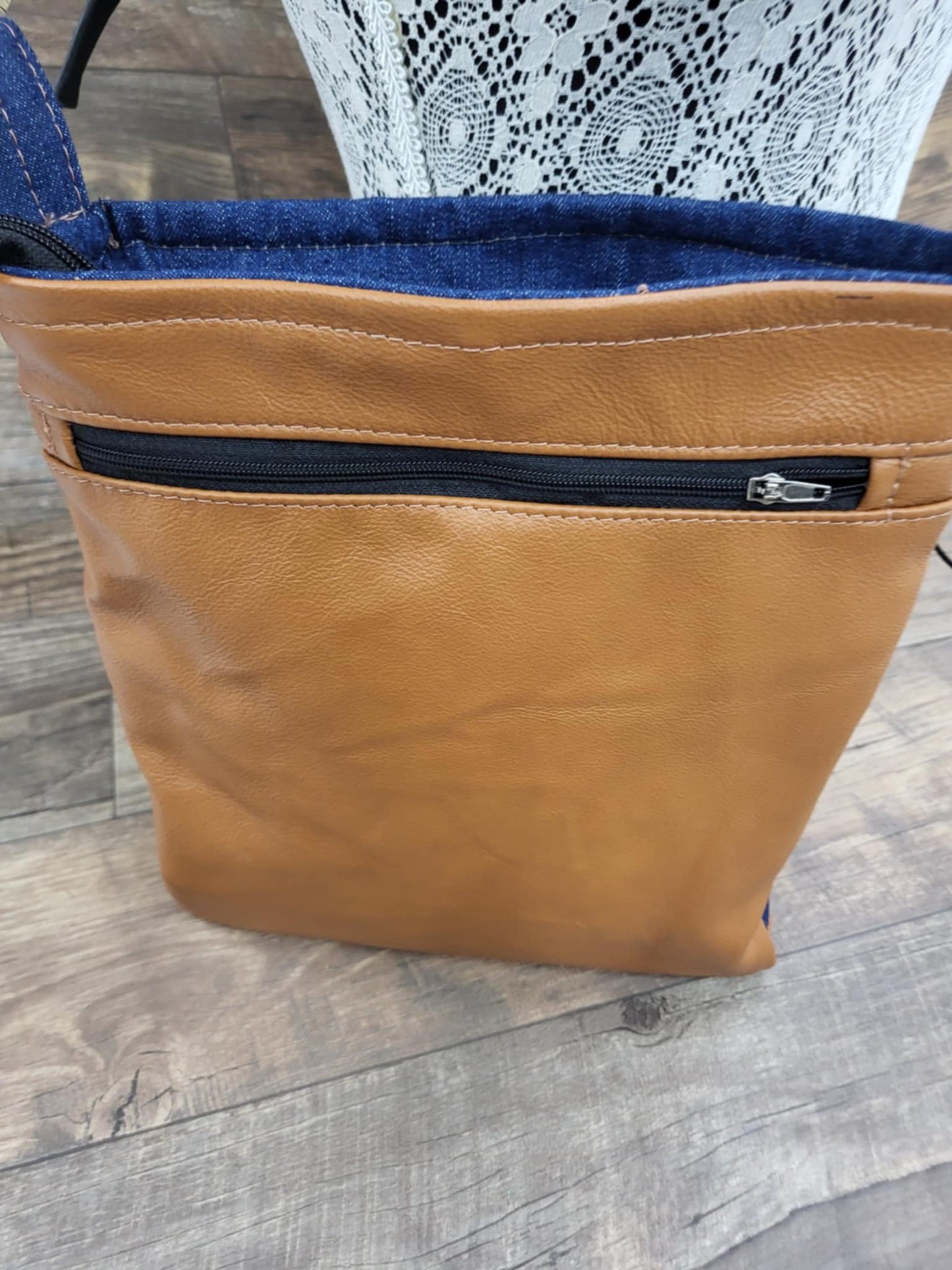 Multi-pocket handbag in jeans and genuine leather tan color