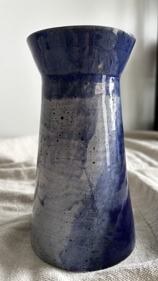 Vase peint en cobalt et bleu